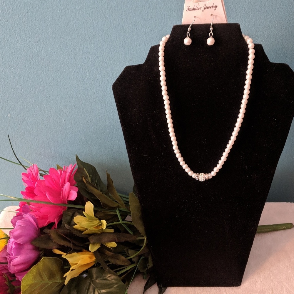 ♦️ B2G1FREE♦️Pearl Necklace and earrings